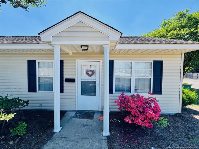 Building Photo - 502 E 19th St