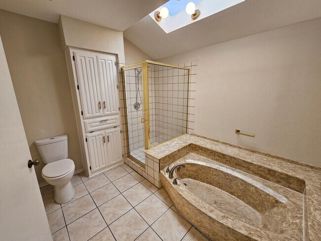 Building Photo - AVAILABLE NOW!