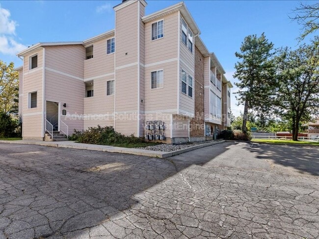 Building Photo - 9132 S Scirlein Dr