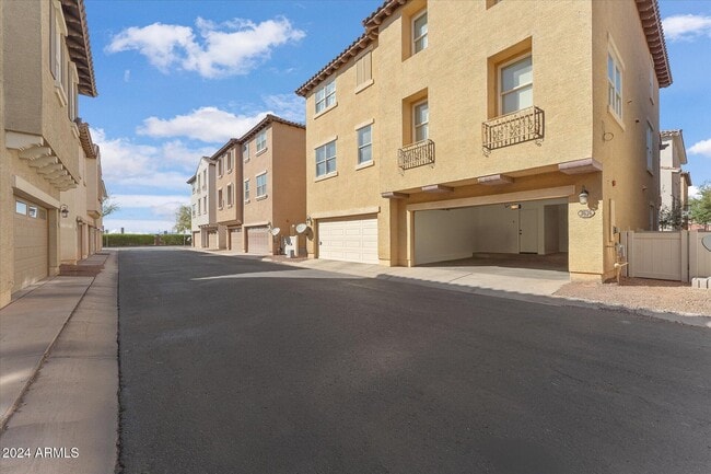 Building Photo - 3636 E Edna Dr