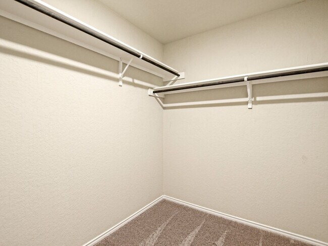 Building Photo - 4 BR / 2 BA - 1,667 SF in San Antonio - WA...