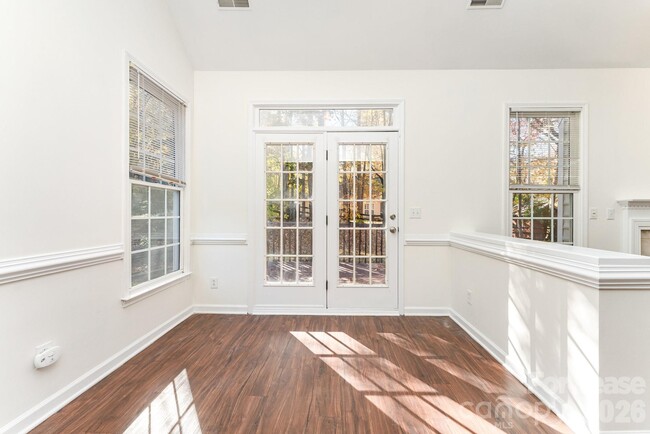 Building Photo - 10010 Gladwick Ct