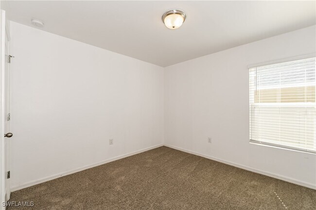 Building Photo - 1737 NW 6th Pl