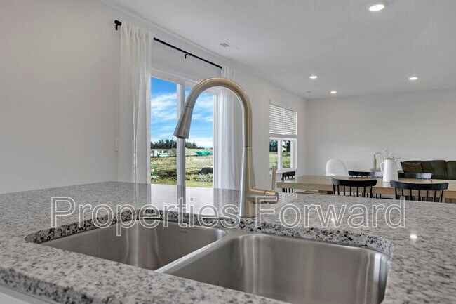 Building Photo - 11 Walnut St