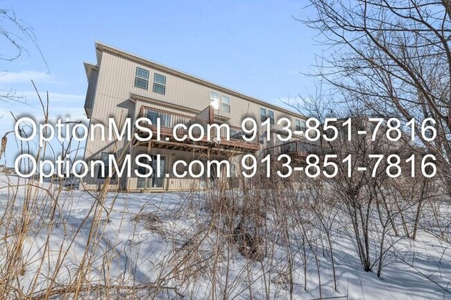 Building Photo - Charming 3-Bedroom Townhouse in Piper School District