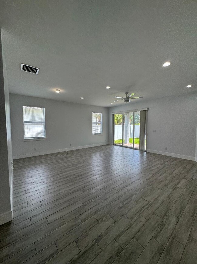 Building Photo - 1029 Mango Dr