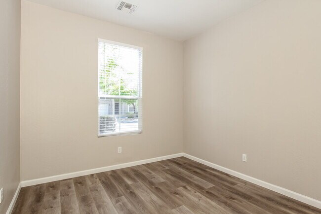 Building Photo - 2656 S 89th Ave