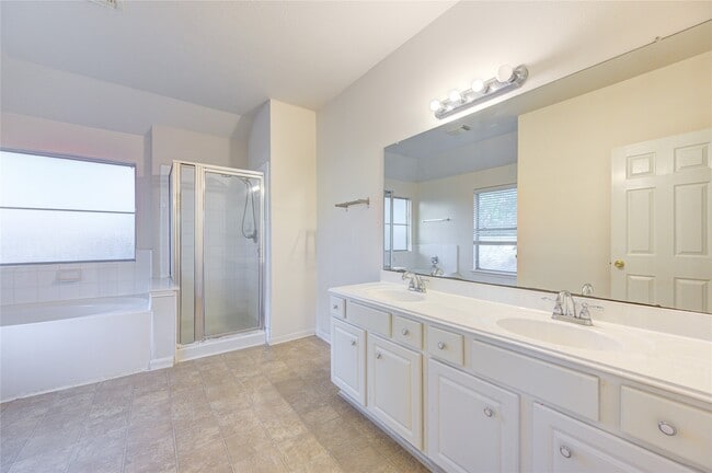 Building Photo - 21735 Oakbridge Park Ln