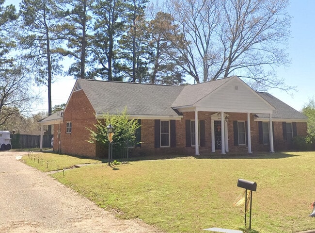 Building Photo - 5305 Oak Meadow Ave