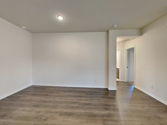 Building Photo - 2909 Menguita St