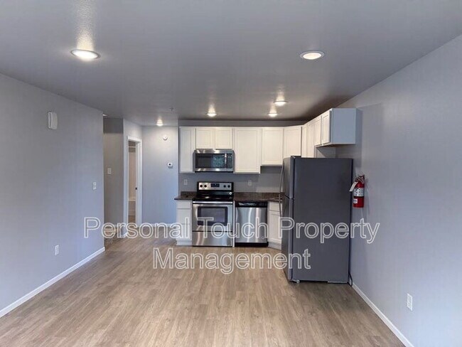 Building Photo - 808 7th Ave S