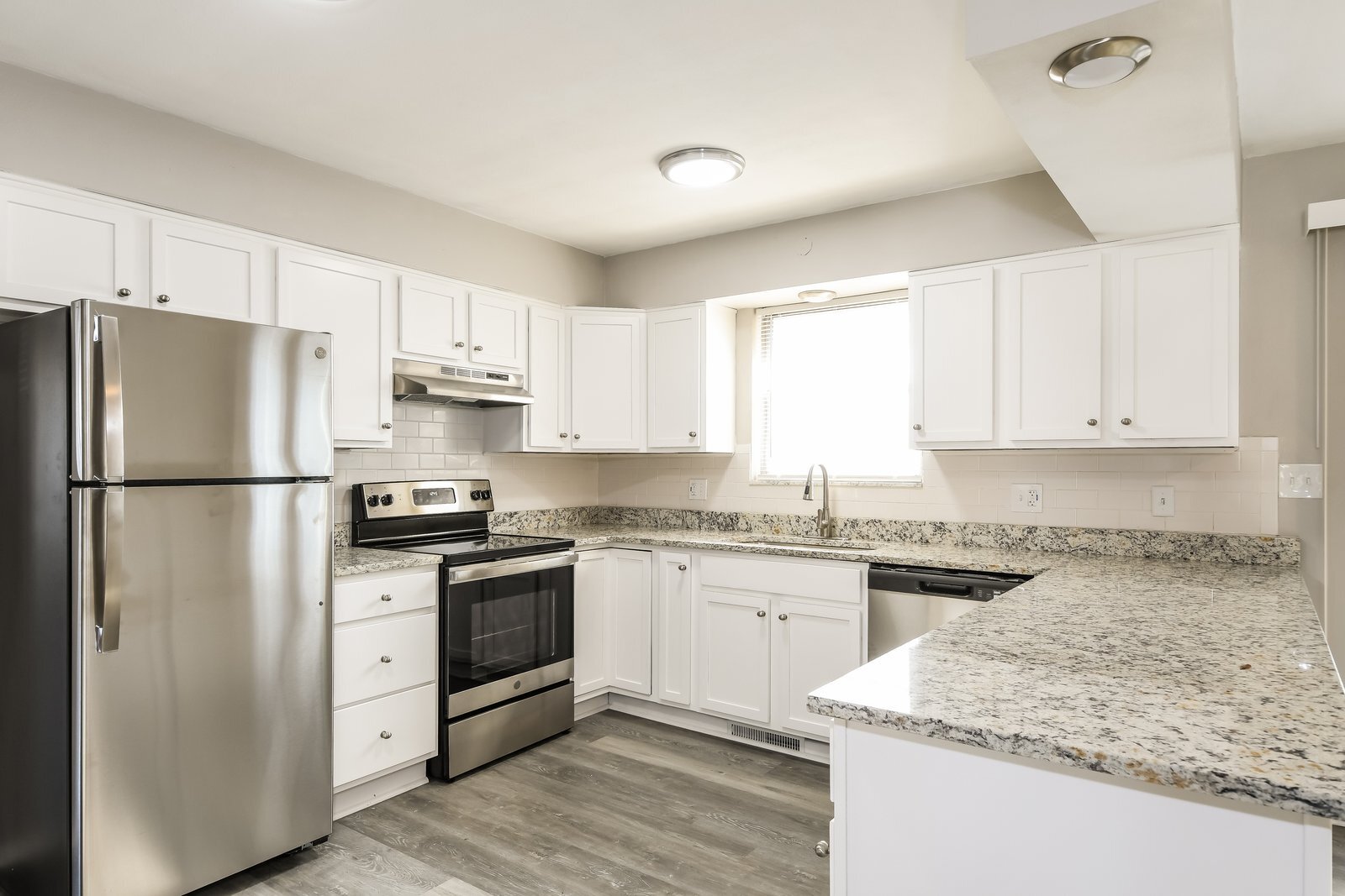 Building Photo - 630 W Adams St