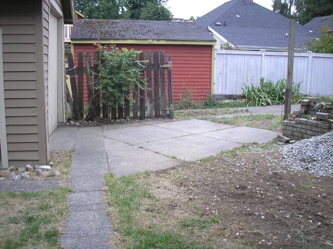 Building Photo - 5516 12th Ave NE