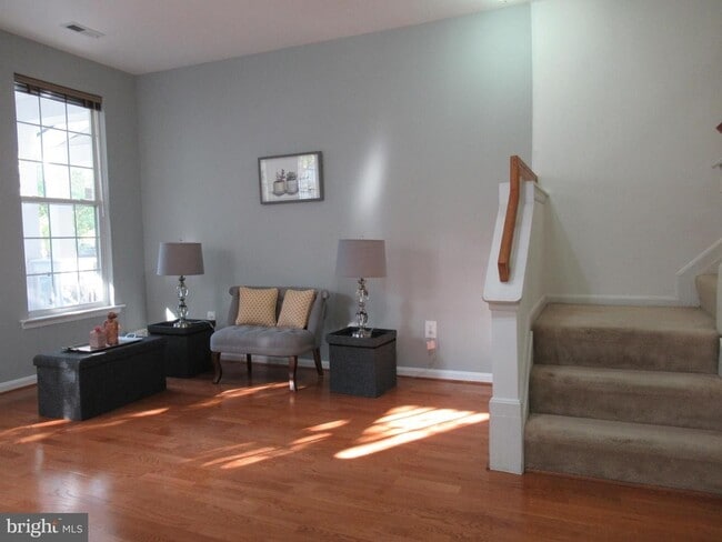 Building Photo - Beautiful 3 BR 3.5 BA Townhouse in Germantown