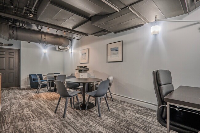 Building Photo - 30 E Huron St