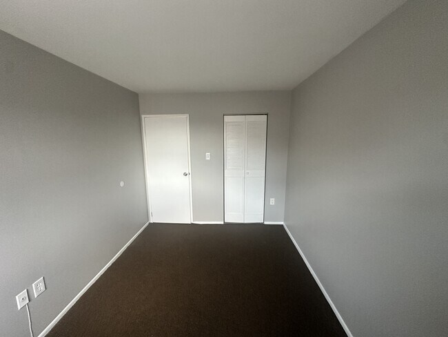 Building Photo - 3027 S 72nd St