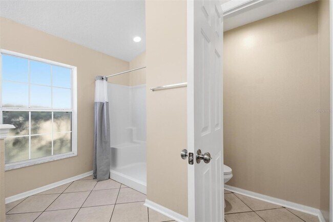 Building Photo - 4 Red Oak Pl