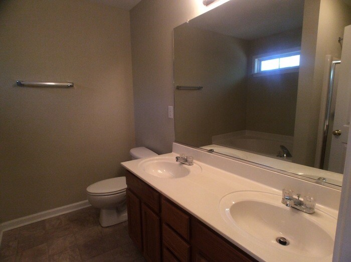 Building Photo - 128 Arbor Ridge Rd