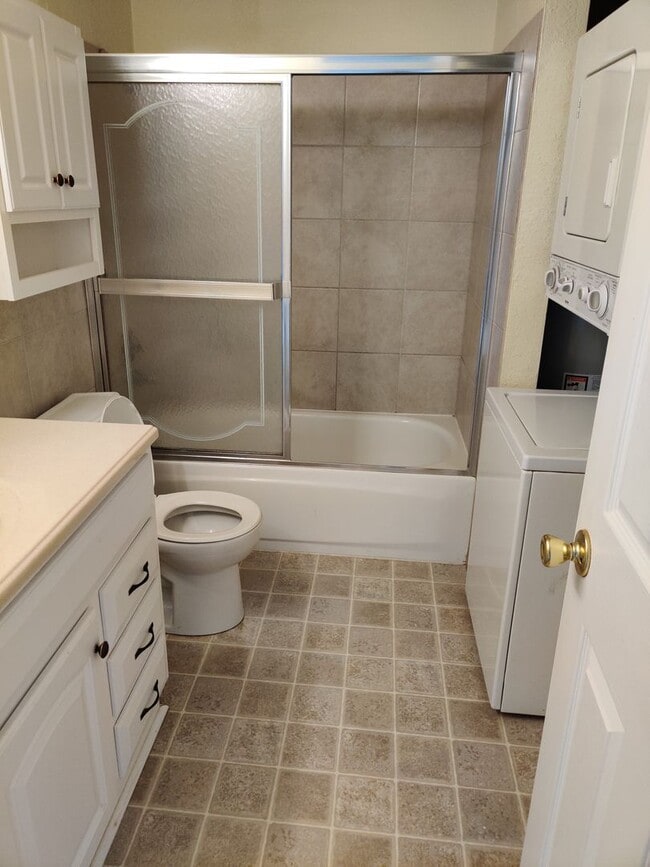 Building Photo - Cozy 1 bedroom in the heart of Kingsgate neighborhood