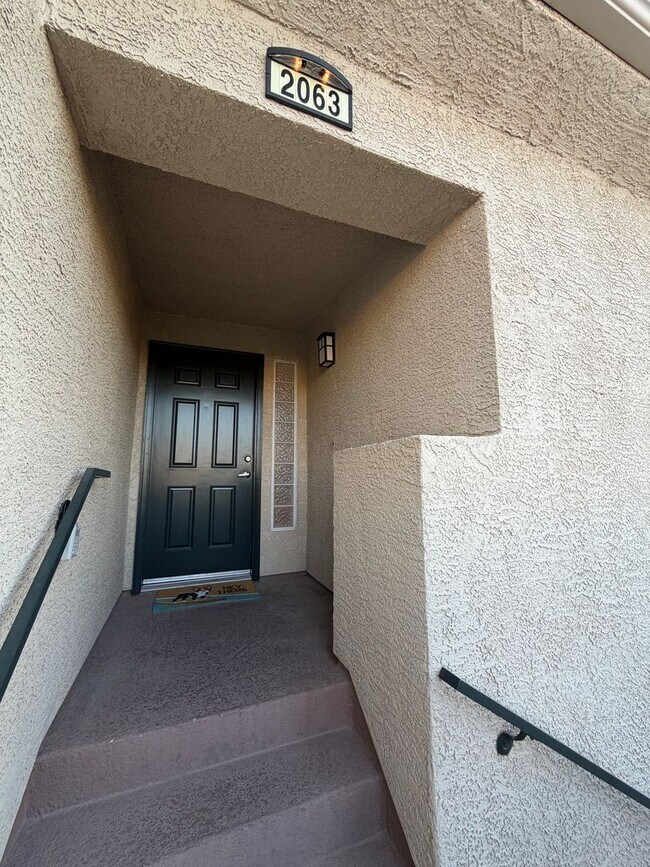 Building Photo - GREAT SUMMERLIN CONDO IN GATED COMMUNITY!!