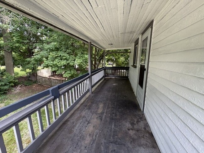 Building Photo - Charming Akron Upstairs Rental with Spacious Rooms and Included Appliances