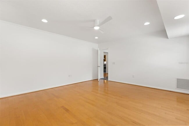 Building Photo - 1711 Chestnut Ave