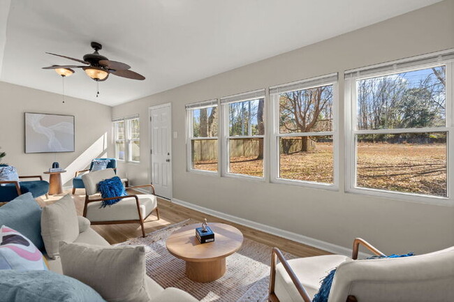 Building Photo - 2028 Wild Flower Ln