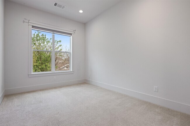 Building Photo - 1136 Adele St