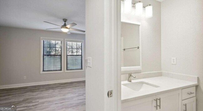 Building Photo - 100 Pinhurst Dr