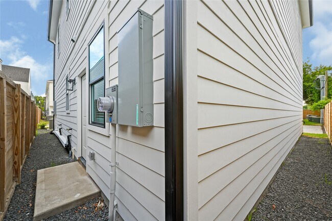 Building Photo - 4603 Indie Hts Ln