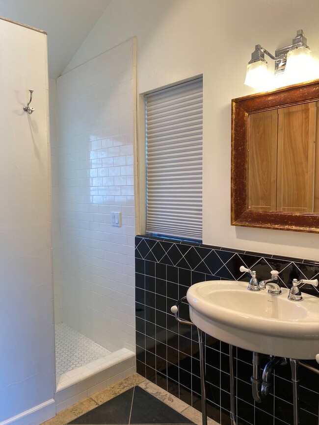 Building Photo - Oh my!!!  Downtown Sonora!