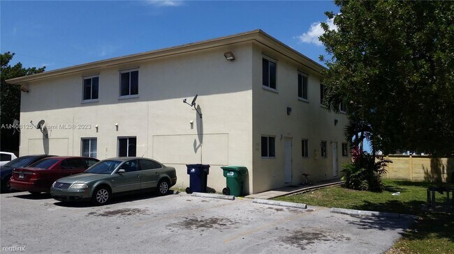 Building Photo - 4 br, 2 bath House - 13950 NE 2nd Ave # 1A 0