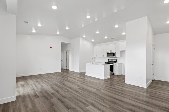 Building Photo - 5801 S Garnet Dr