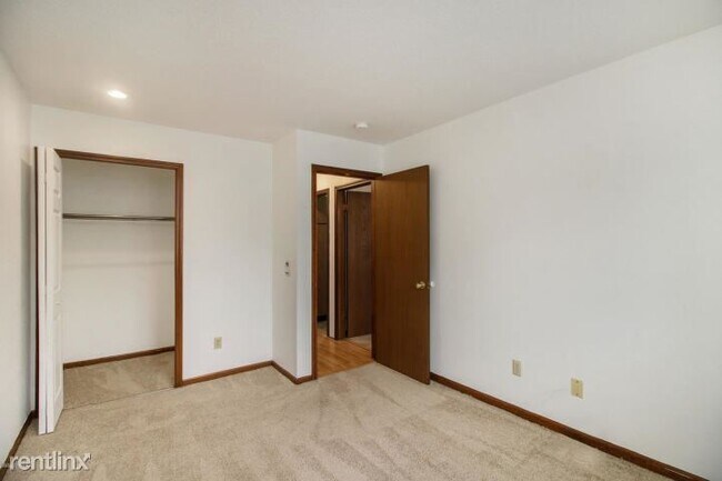 Building Photo - 2 br, 1 bath  - 2949 Danford Creek Dr Apt 3
