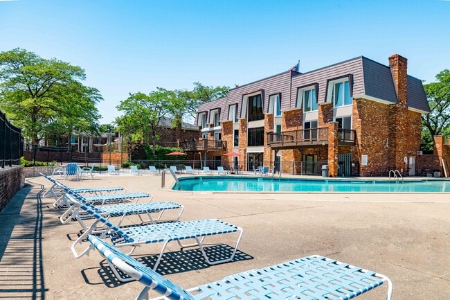 Building Photo - Knollwood Village Apartments