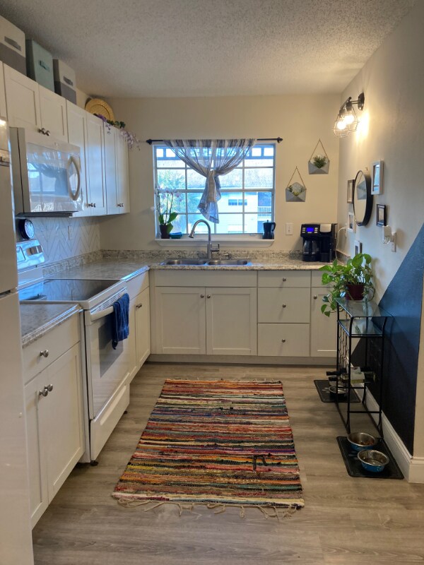 Building Photo - 313 Dirksen Dr