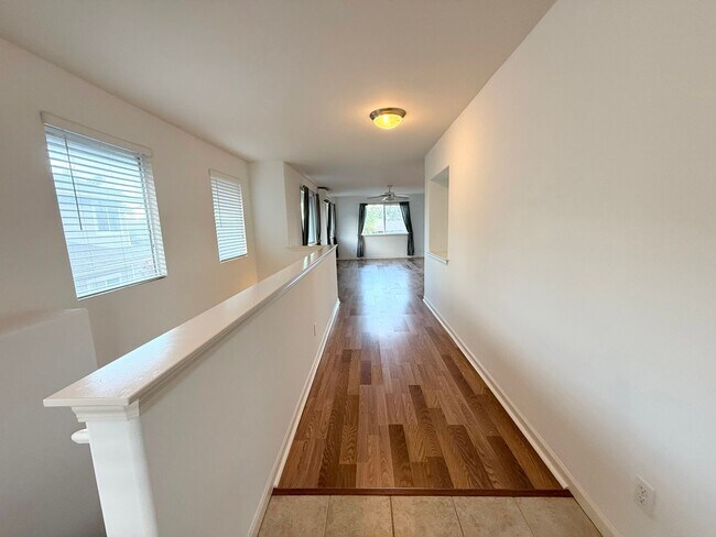 Building Photo - Available NOW – Beautiful Milo Court Townh...