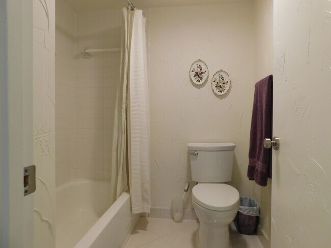 Building Photo - 9285 Vista del Lago