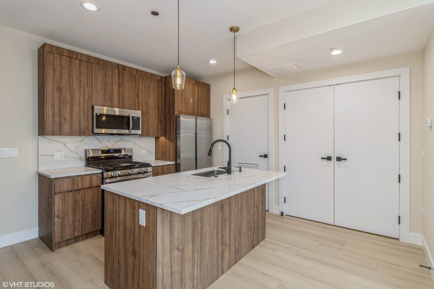 Unit 305 - Kitchen - ILUX