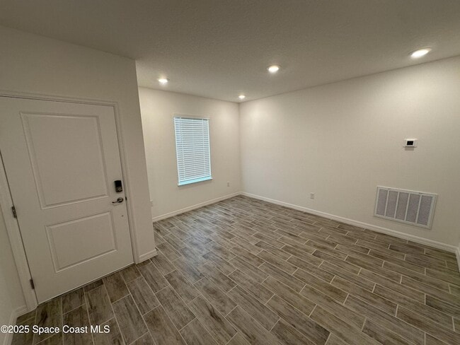 Building Photo - 2154 Ramsdale Dr SE
