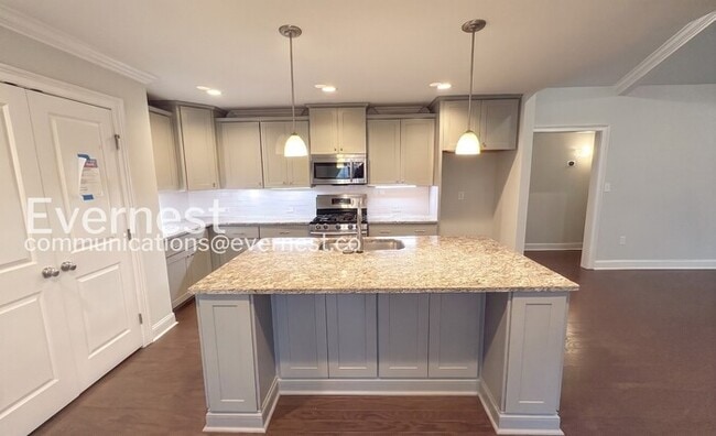 Building Photo - 4-Bed/2.5-Bath/Pet Friendly/Available Now!