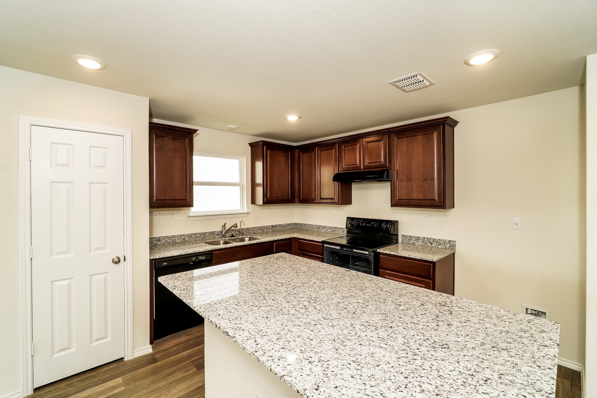 Building Photo - 819 Retama Pass