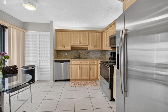 Building Photo - 7473 Glendevon Ln