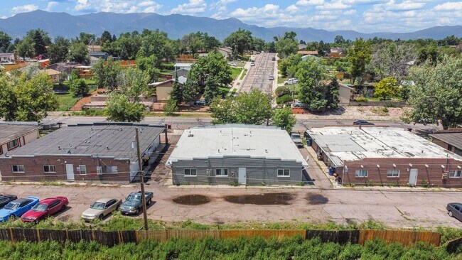 Building Photo - 25 University Dr