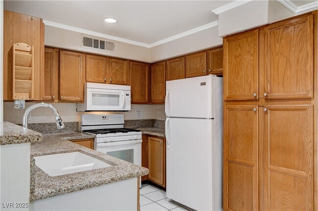 Building Photo - 5216 Mandalay Springs Dr