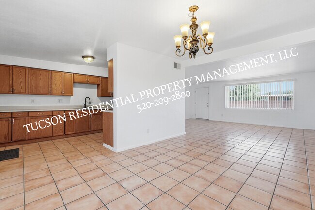 Building Photo - 2402 S Calle Yucatan