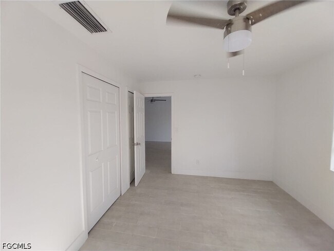 Building Photo - 317 Tarpon Dr
