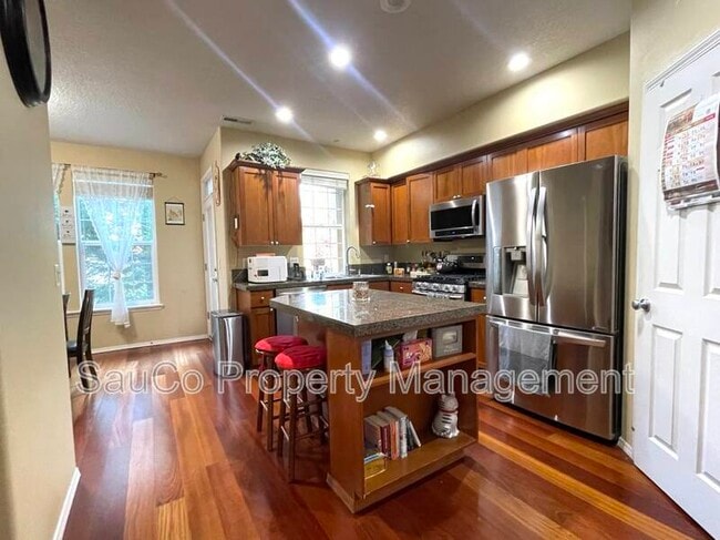 Building Photo - 6007 NE Alder St