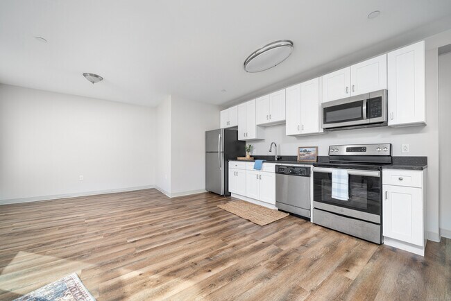 Building Photo - 170 Ridge Rd