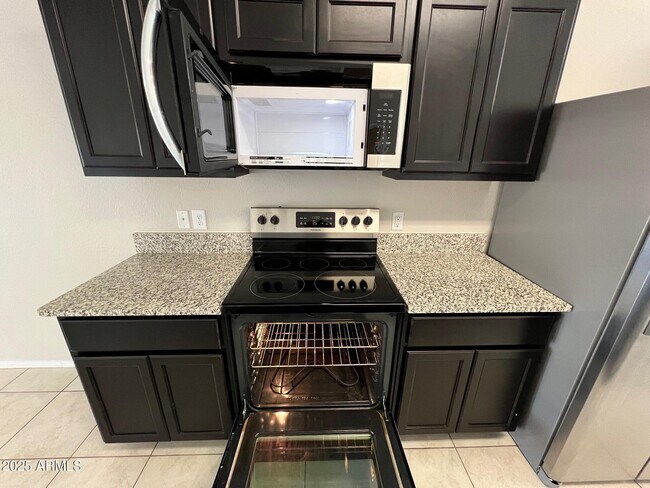 Building Photo - 28945 N Amber Way